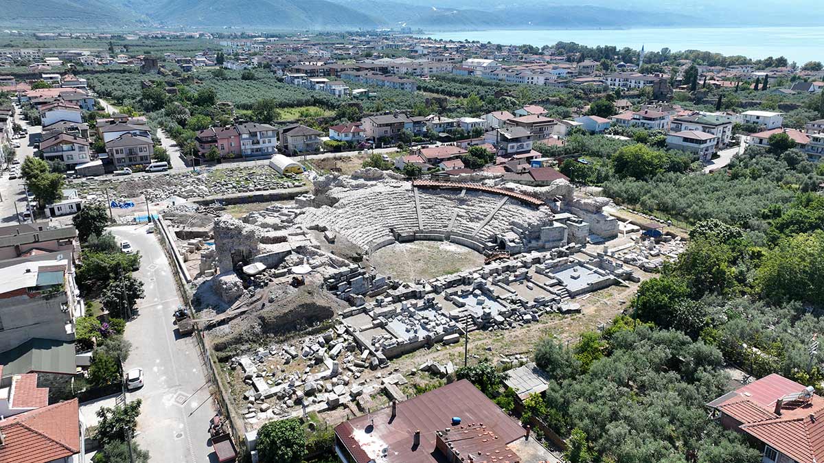 Resim-1.-Tiyatro-Havadan
